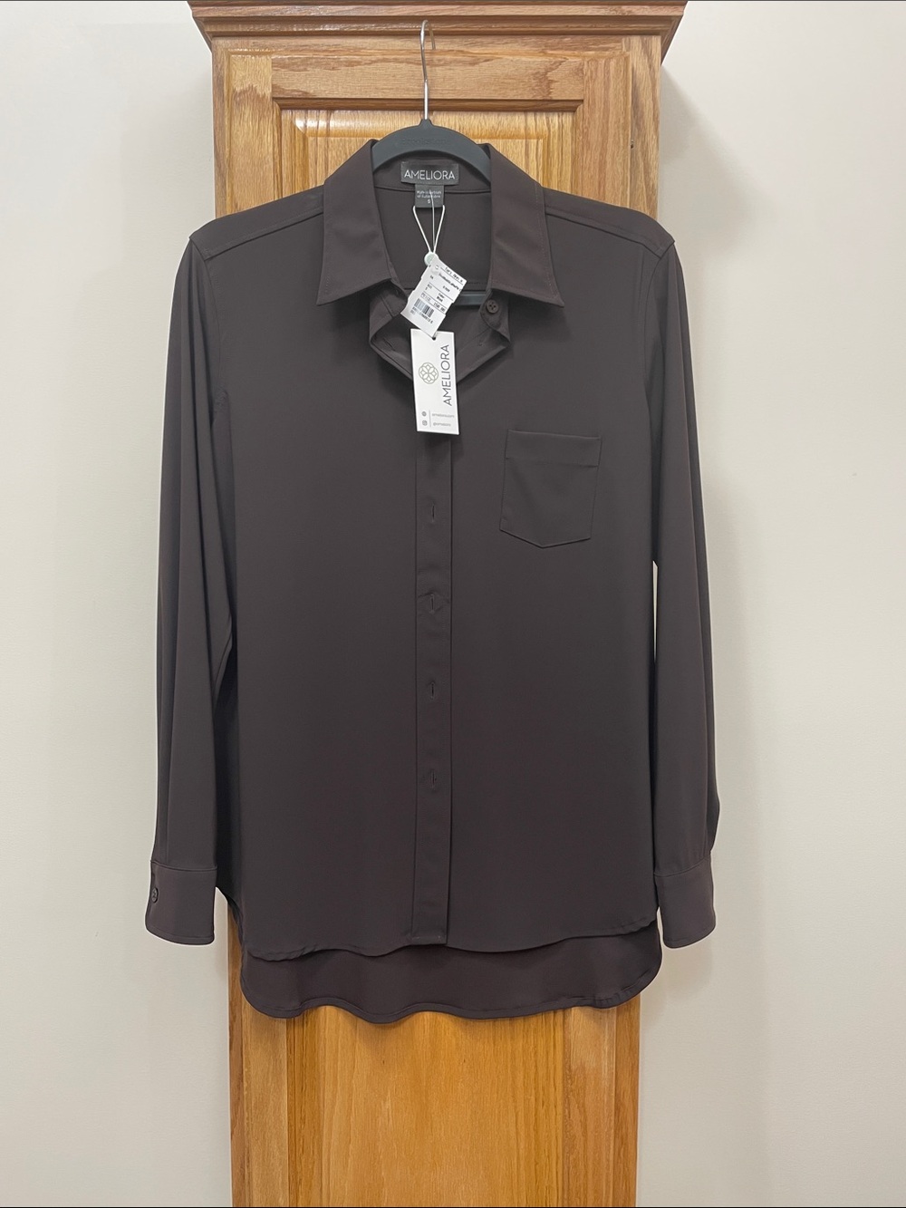 Ameliora Brown Long-Sleeve Button-Up Blouse Size Small NWT